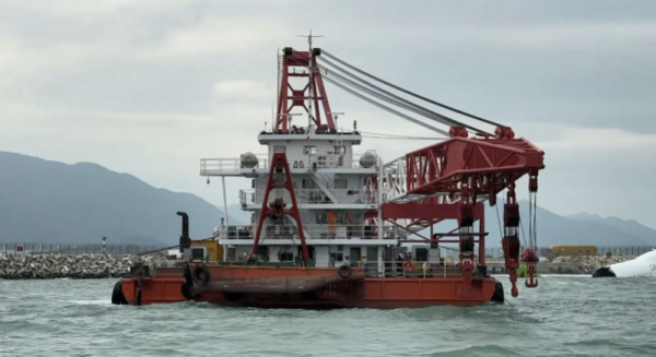 速盈策略 内地派船协助香港打捞坠海波音货机! 机场北跑道暂时关闭